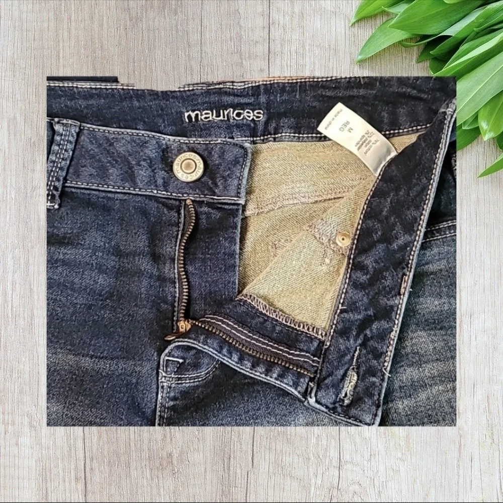 MAURICES Dark Wash Distressed Jeans size Medium Regular